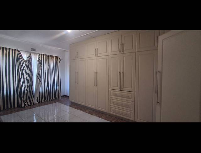 3 BEDROOM SIMPLEX FOR SALE IN SANDFIELD